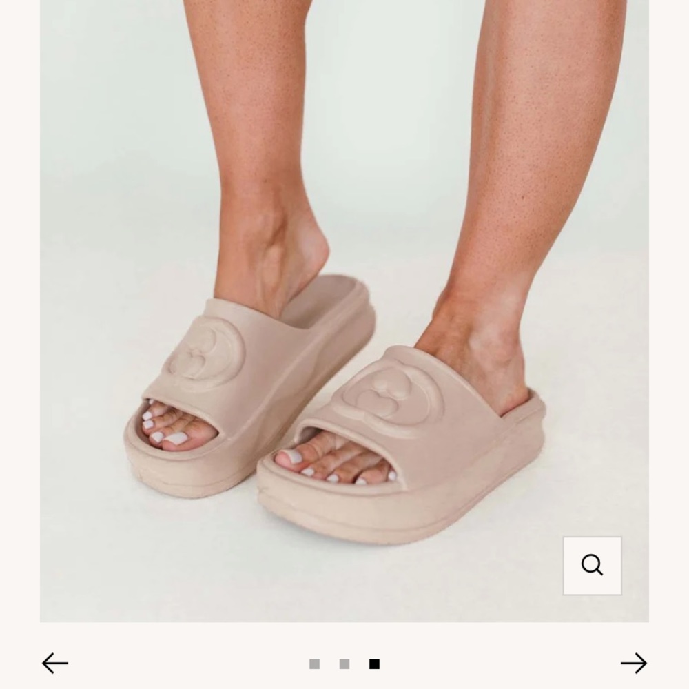 ‼️final pricedrop‼️NWOT The Post slides